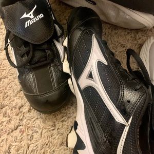 Softball cleats 9 spike Size 7